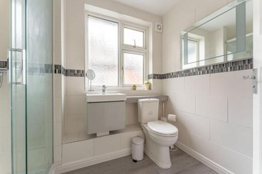 Walsgrave Road Apartment - 5 Beds - Free Parking & Wi-Fi Coventry Luaran gambar