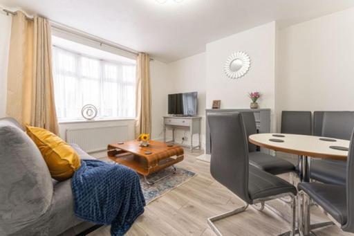 Walsgrave Road Apartment - 5 Beds - Free Parking & Wi-Fi Coventry Luaran gambar