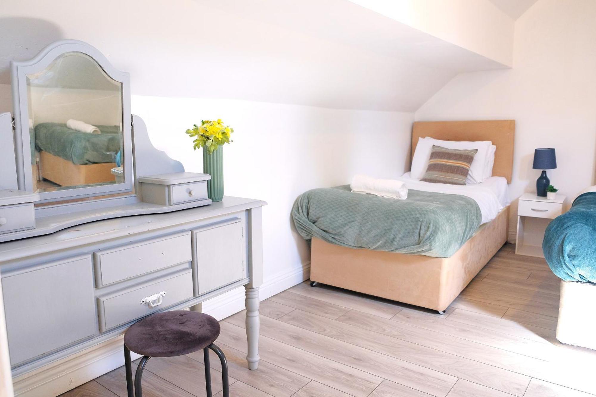 Walsgrave Road Apartment - 5 Beds - Free Parking & Wi-Fi Coventry Luaran gambar